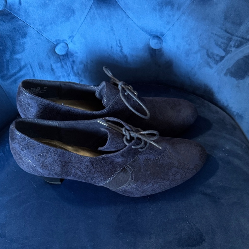 Soft Style by Hush puppies  Lace-Up  in navy